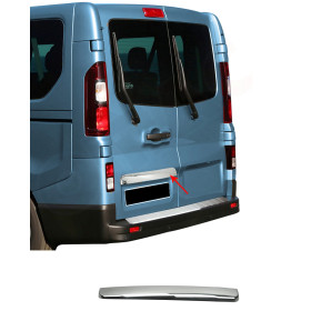 Couvre éclairage plaque Trafic 3 double portes OMAC - Accessoire carrosserie pour van et fourgon