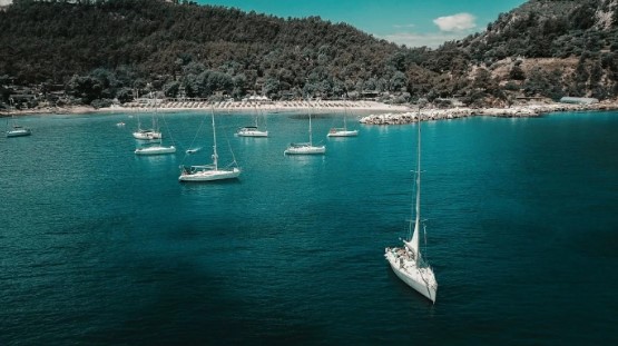 Guide complet sur le mouillage des bateaux : équipements et technique
