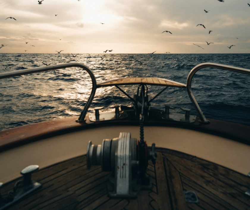 Guide complet sur le guindeau de bateau : fonctionnement, choix, installation et entretien