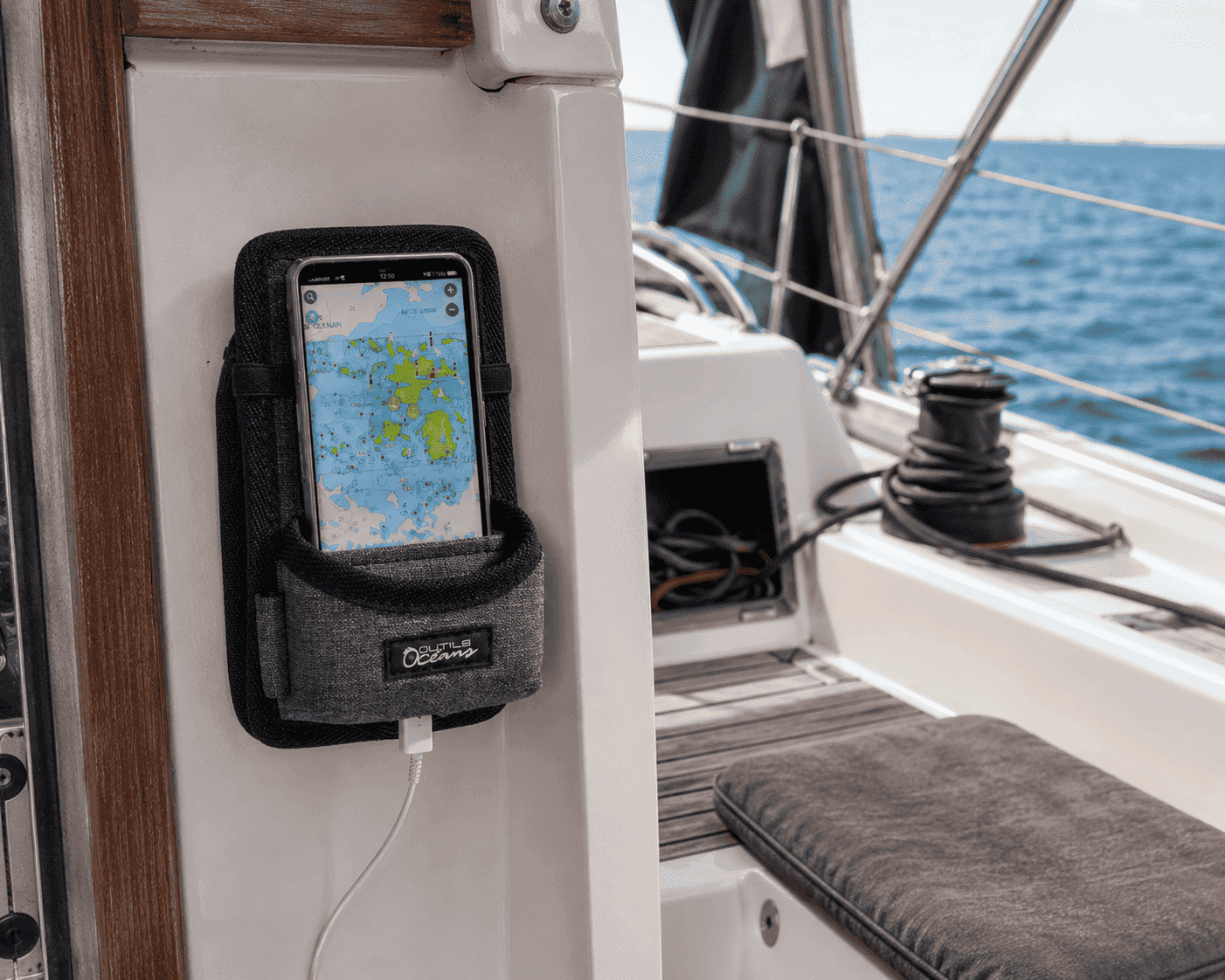 Votre smartphone toujours en sécurité pendant la navigation avec Bayaphone de OUTILS OCEANS
